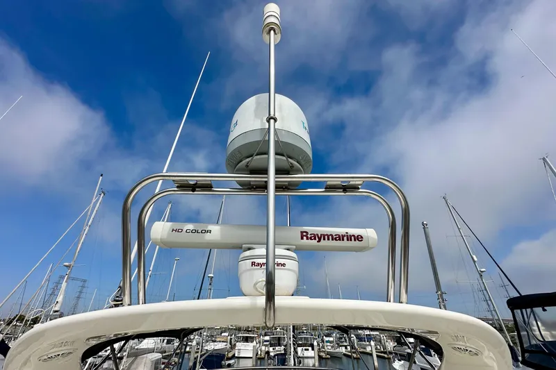 Slide: The Image of 2004 Meridian 580 Pilothouse with Raymarine radar, docked under a clear blue sky. - 79