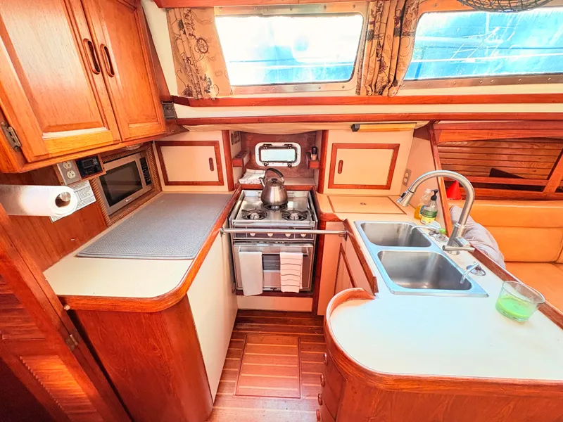 Slide: The Image of CAL 44 1985 - 18