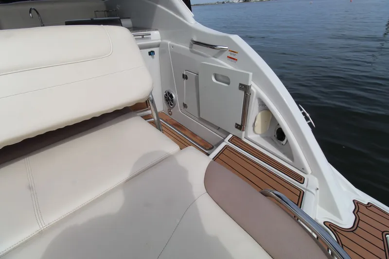 Slide: The Image of Crownline Boats 294 CR 2017 - 12