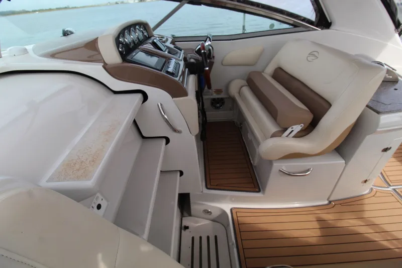 Slide: The Image of Crownline Boats 294 CR 2017 - 17