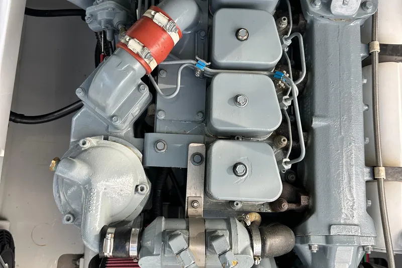 Slide: The Image of 2004 SeaVee Center Consol engine, detailed view of mechanical components. - 39