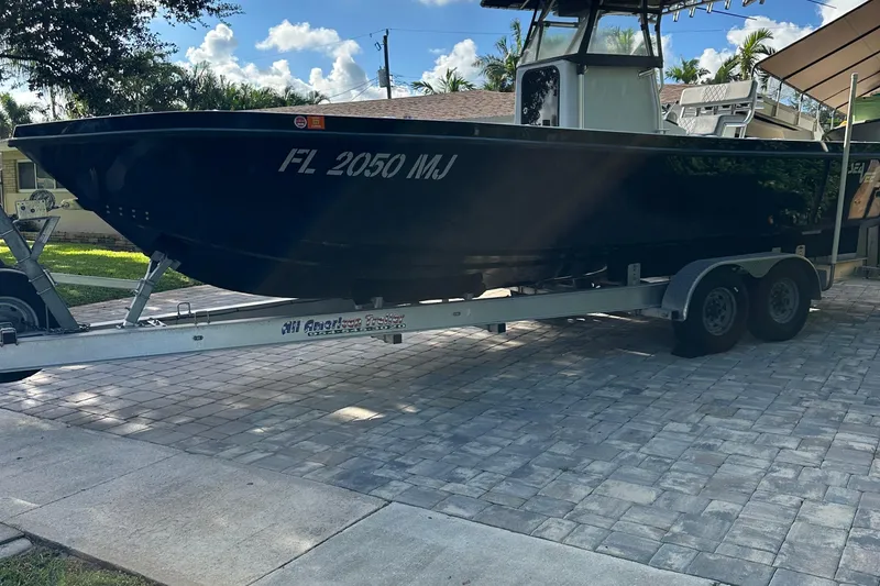 Slide: The Image of 2004 SeaVee Center Console boat on trailer, parked on paved driveway. - 5