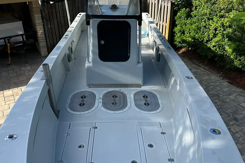 Slide: The Image of 2004 SeaVee Center Console boat with spacious deck and storage compartments. - 6