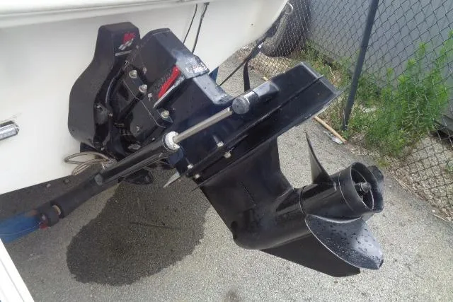 Slide: The Image of Outboard motor of 2000 Harris-Kayot 226 Super Deck boat, close-up view. - 9