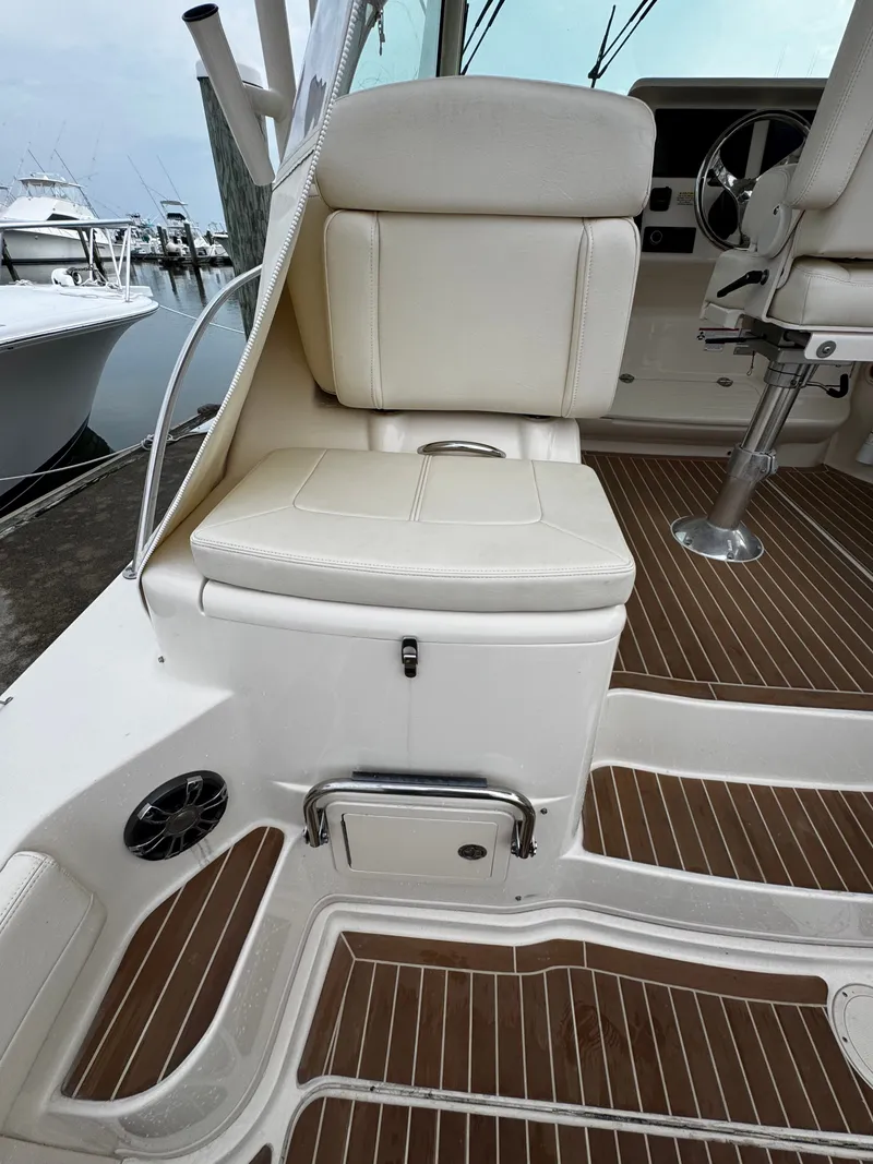 Slide: The Image of Grady-White Express 370 2021 - 17