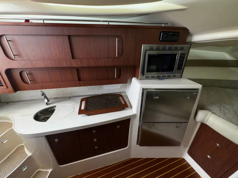 Slide: The Image of Grady-White Express 370 2021 - 40