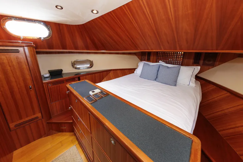Slide: The Image of Luxurious 2009 Hunt Yachts 52 Express cabin with elegant wood finish and cozy bedding. - 46