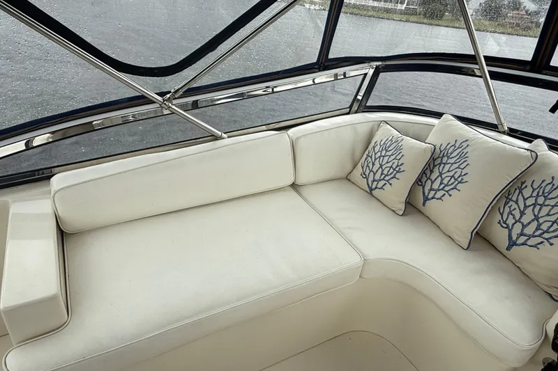 Slide: The Image of Flybridge Seating - 16