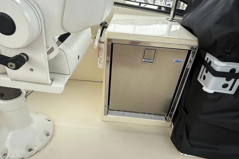 Slide: The Image of Flybridge Icemaker - 18