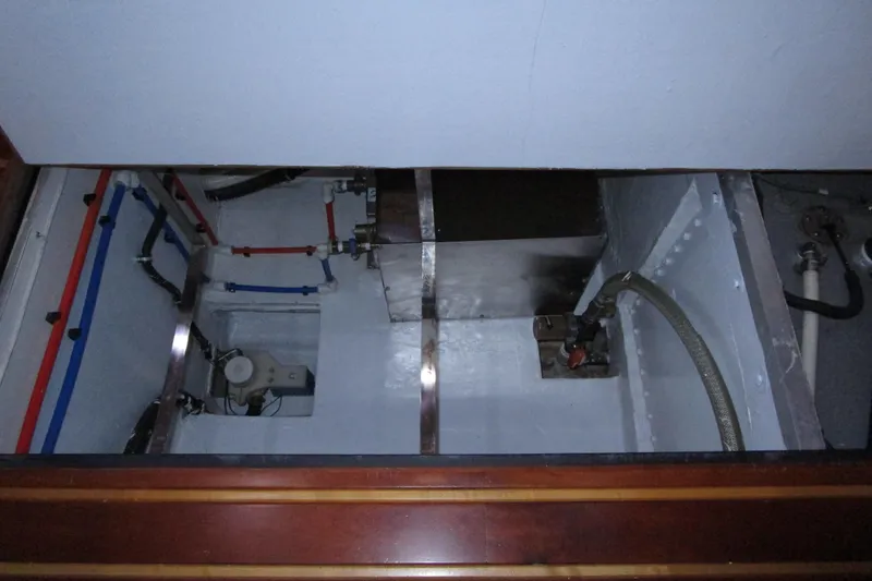 Slide: The Image of Forward salon bilge - 23