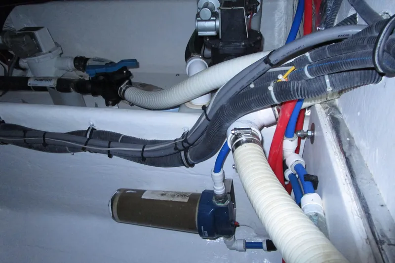 Slide: The Image of Aft salon bilge to port - 25