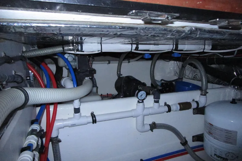 Slide: The Image of Aft salon bilge to starboard - 26