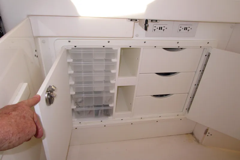 Slide: The Image of Tackle center under bar - 35