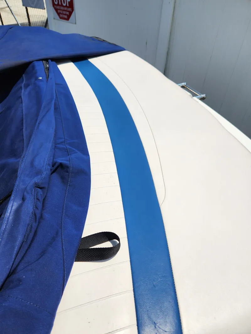 Slide: The Image of 2000 Chaparral 200SSI boat with blue and white upholstery. - 5