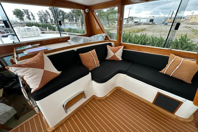 Slide: The Image of Interior of 1998 Viking 54 Motor Yacht with cozy seating and decorative pillows. - 20