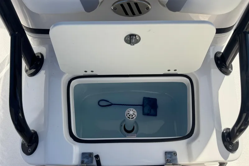 Slide: The Image of Livewell compartment on 2023 Robalo 206 Cayman boat, featuring a blue net inside. - 21