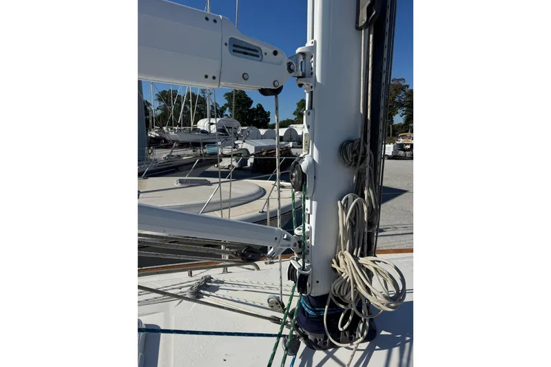 Slide: The Image of Mast and rigging of a 2005 Sabre 386 sailboat in a marina setting. - 30