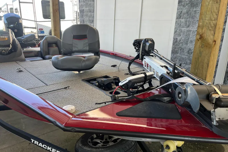 Slide: The Image of 2021 Bass Tracker Pro Team 195 TXW TE boat with fishing seats and equipment. - 3