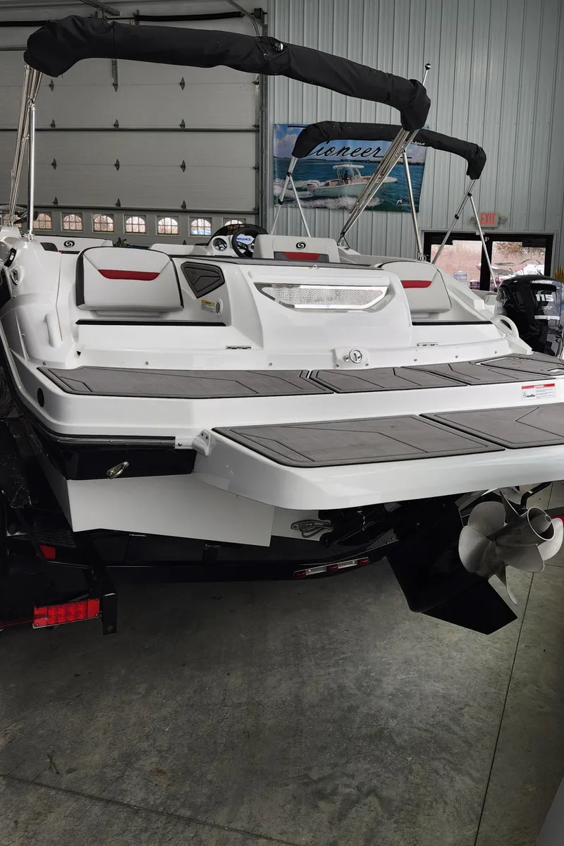 Slide: The Image of 2022 Hurricane SunDeck Sport 205 IO boat in showroom. - 7
