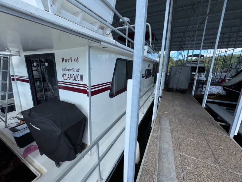 Slide: The Image of Gibson 47 Executive 1998 - 15