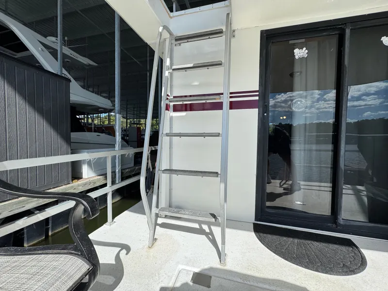 Slide: The Image of Gibson 47 Executive 1998 - 22