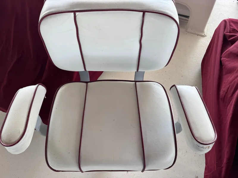 Slide: The Image of Gibson 47 Executive 1998 - 29