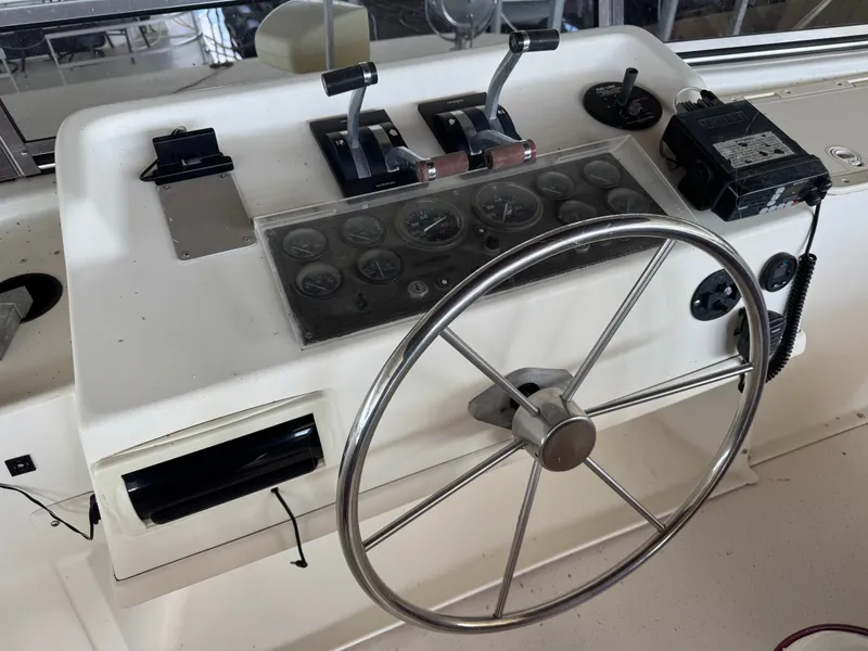 Slide: The Image of Gibson 47 Executive 1998 - 30