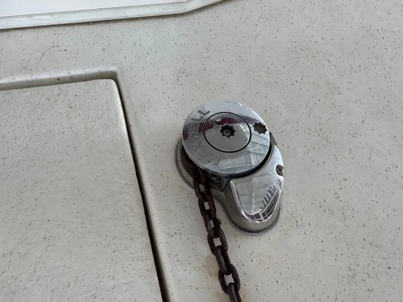 Slide: The Image of Gibson 47 Executive 1998 - 34