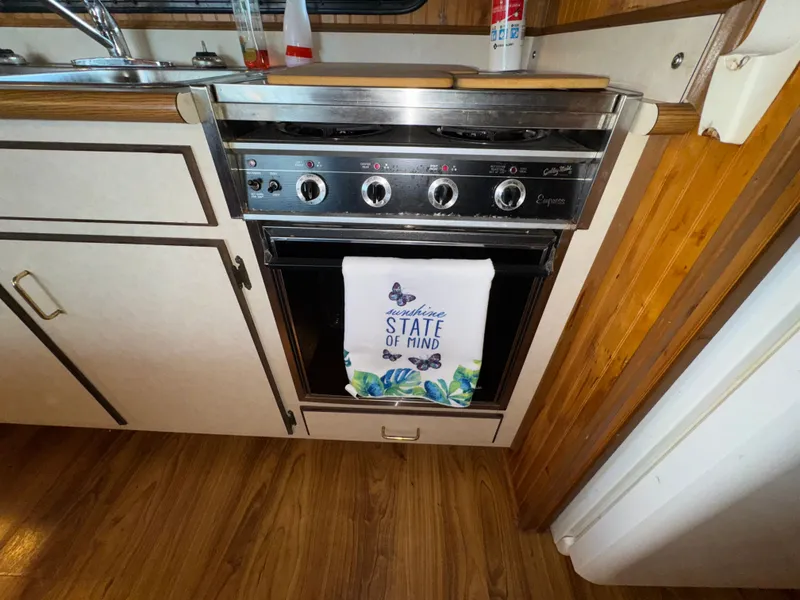 Slide: The Image of Gibson 47 Executive 1998 - 41