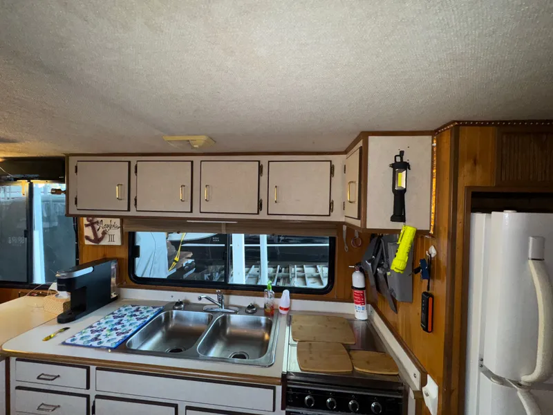 Slide: The Image of Gibson 47 Executive 1998 - 43