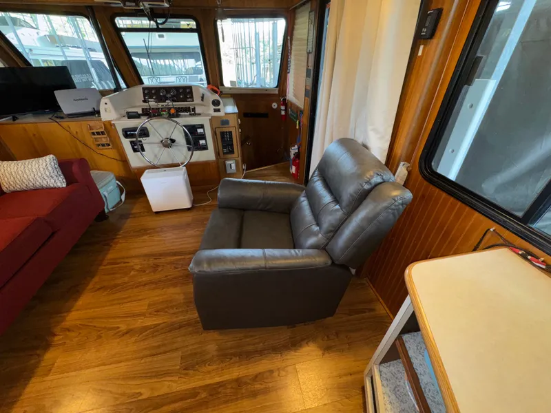 Slide: The Image of Gibson 47 Executive 1998 - 44