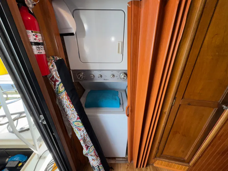 Slide: The Image of Gibson 47 Executive 1998 - 46