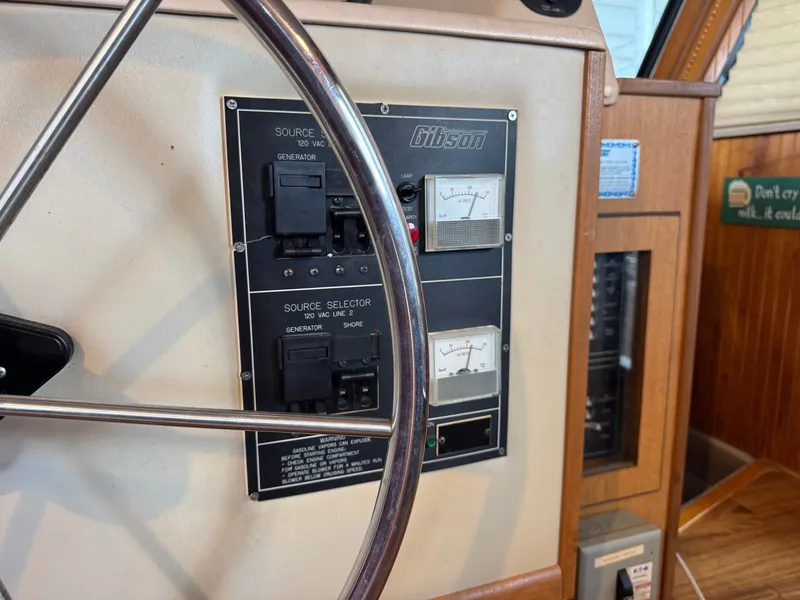 Slide: The Image of Gibson 47 Executive 1998 - 55