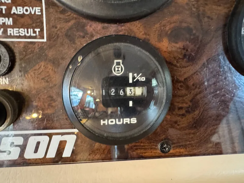 Slide: The Image of Gibson 47 Executive 1998 - 59