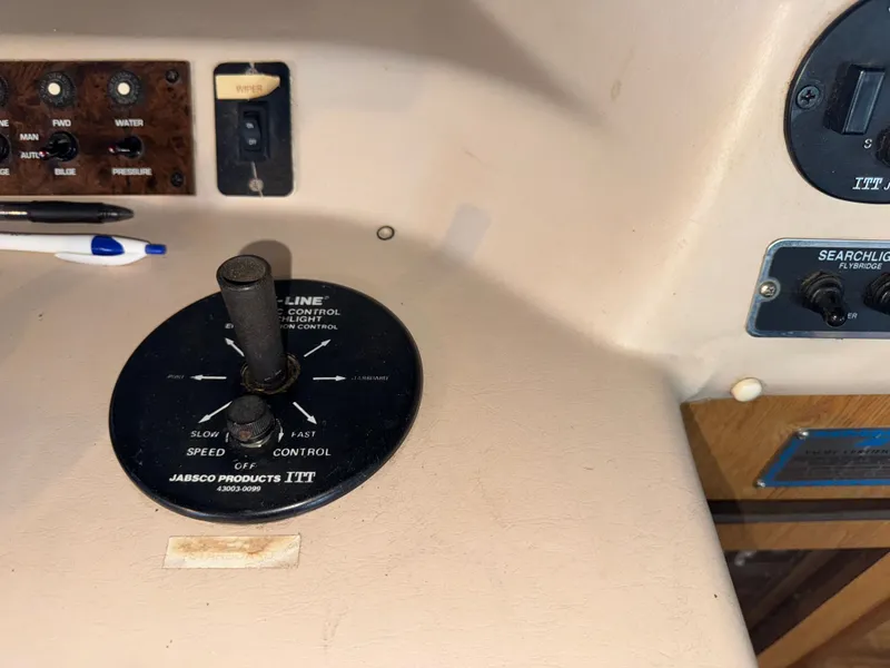 Slide: The Image of Gibson 47 Executive 1998 - 60