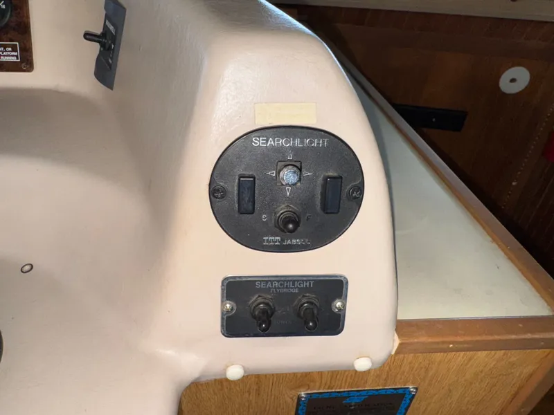 Slide: The Image of Gibson 47 Executive 1998 - 61