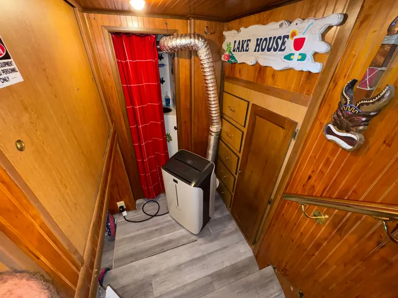 Slide: The Image of Gibson 47 Executive 1998 - 64