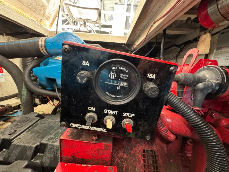 Slide: The Image of Gibson 47 Executive 1998 - 70