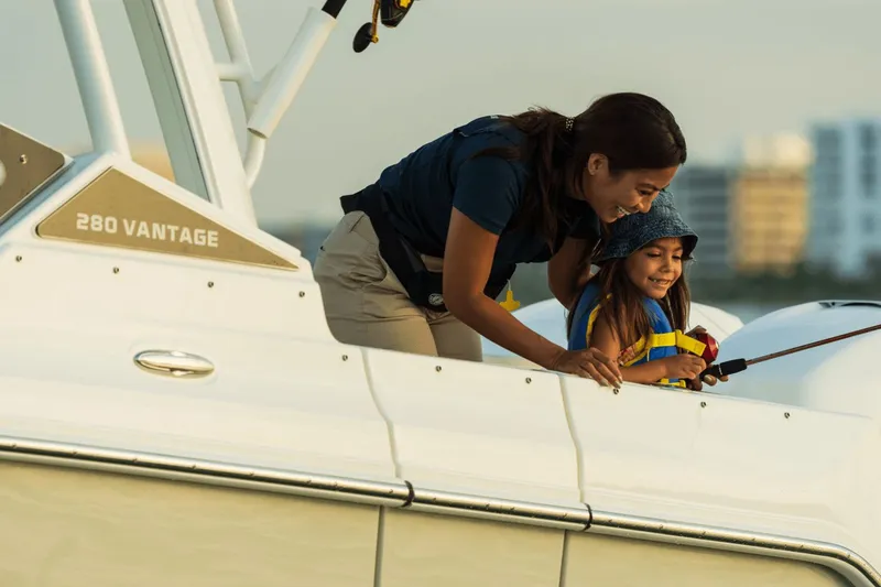 Slide: The Image of Boston Whaler 280 Vantage 2026 - 10