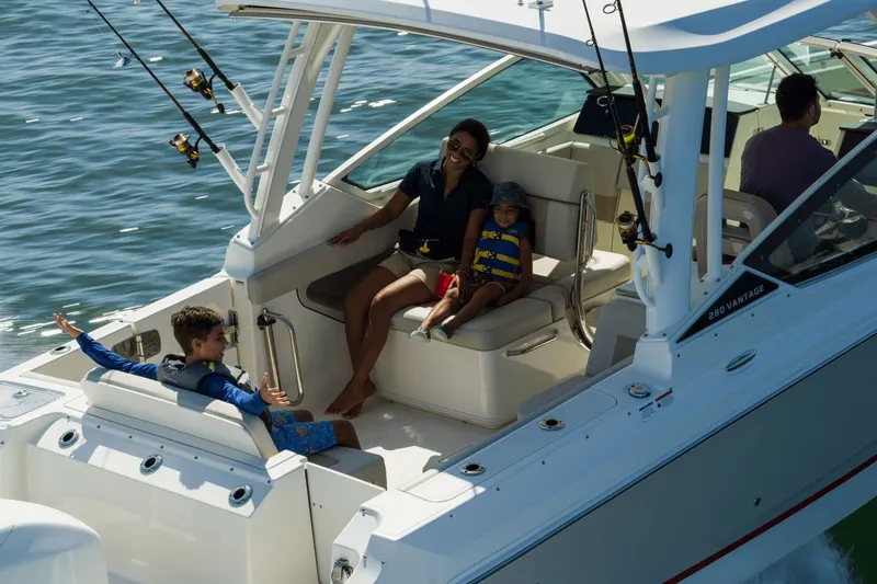 Slide: The Image of Boston Whaler 280 Vantage 2026 - 23