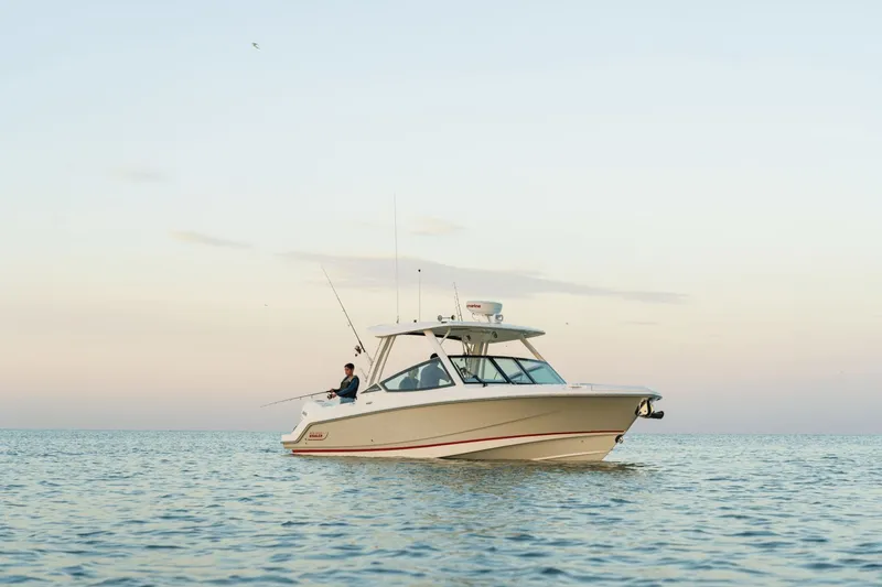 Slide: The Image of Boston Whaler 280 Vantage 2026 - 3