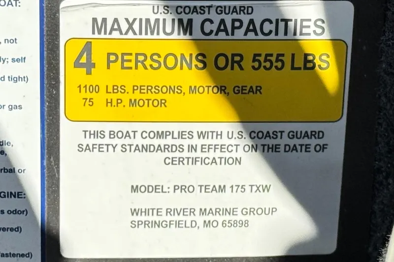 Slide: The Image of 2022 Tracker Pro Team 175 TXW capacity label, 4 persons or 555 lbs, U.S. Coast Guard compliant. - 19