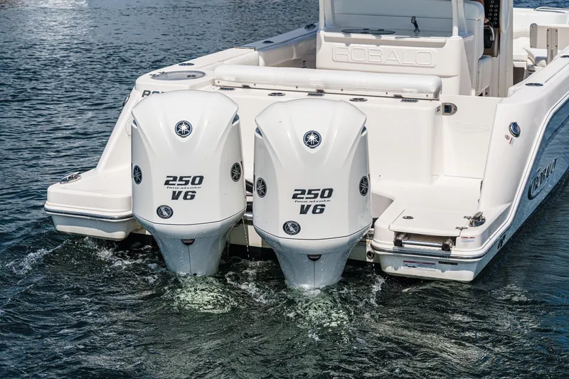 Slide: The Image of 2020 Robalo R272 Center Console with twin Yamaha 250 V6 outboard engines on water. - 10