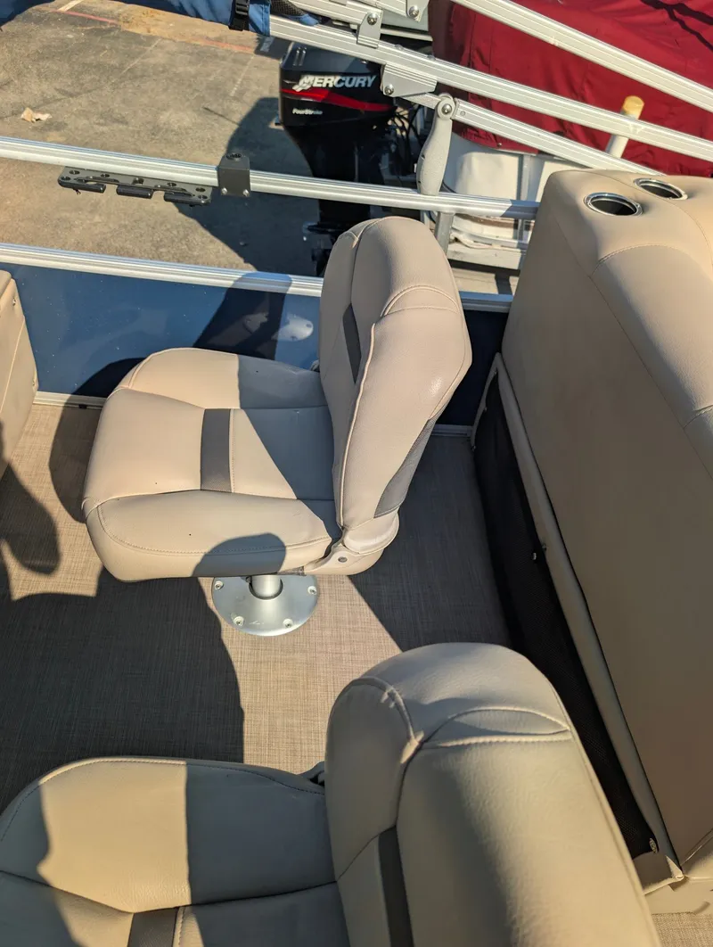 Slide: The Image of Tracker Sport 22DLX Fish 2020 - 11