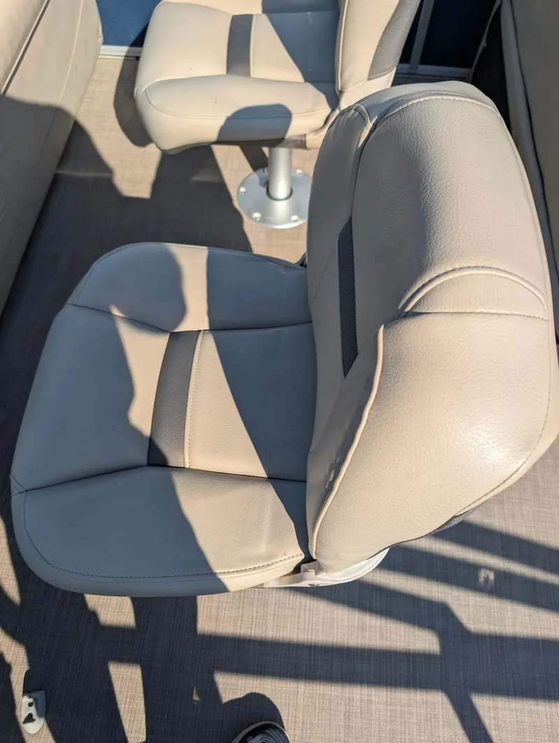 Slide: The Image of Tracker Sport 22DLX Fish 2020 - 12