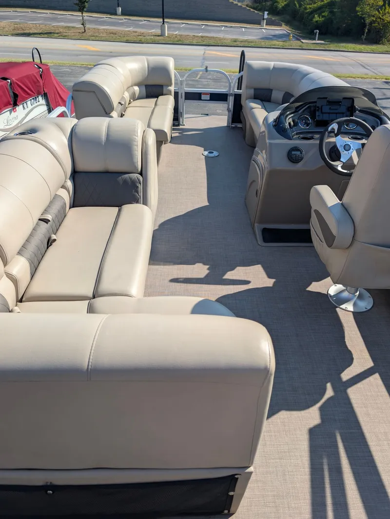 Slide: The Image of Tracker Sport 22DLX Fish 2020 - 13