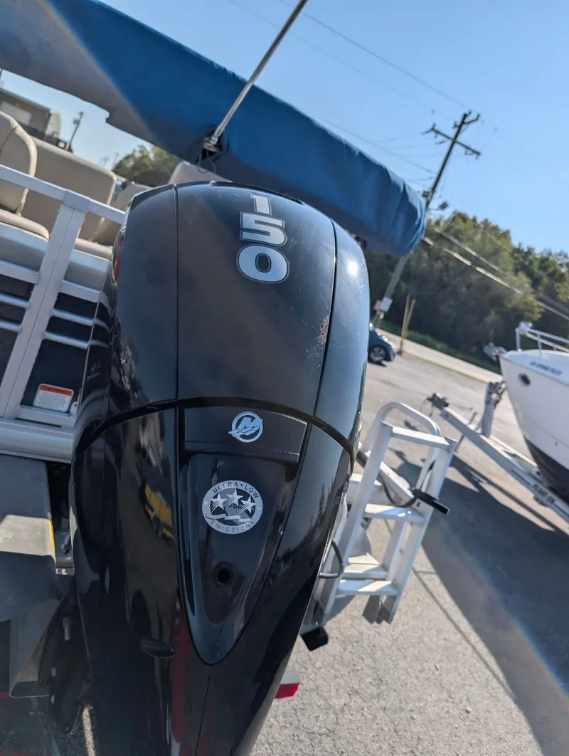 Slide: The Image of Tracker Sport 22DLX Fish 2020 - 14