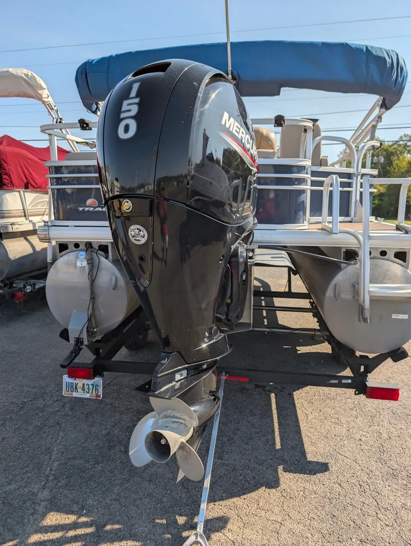 Slide: The Image of Tracker Sport 22DLX Fish 2020 - 15