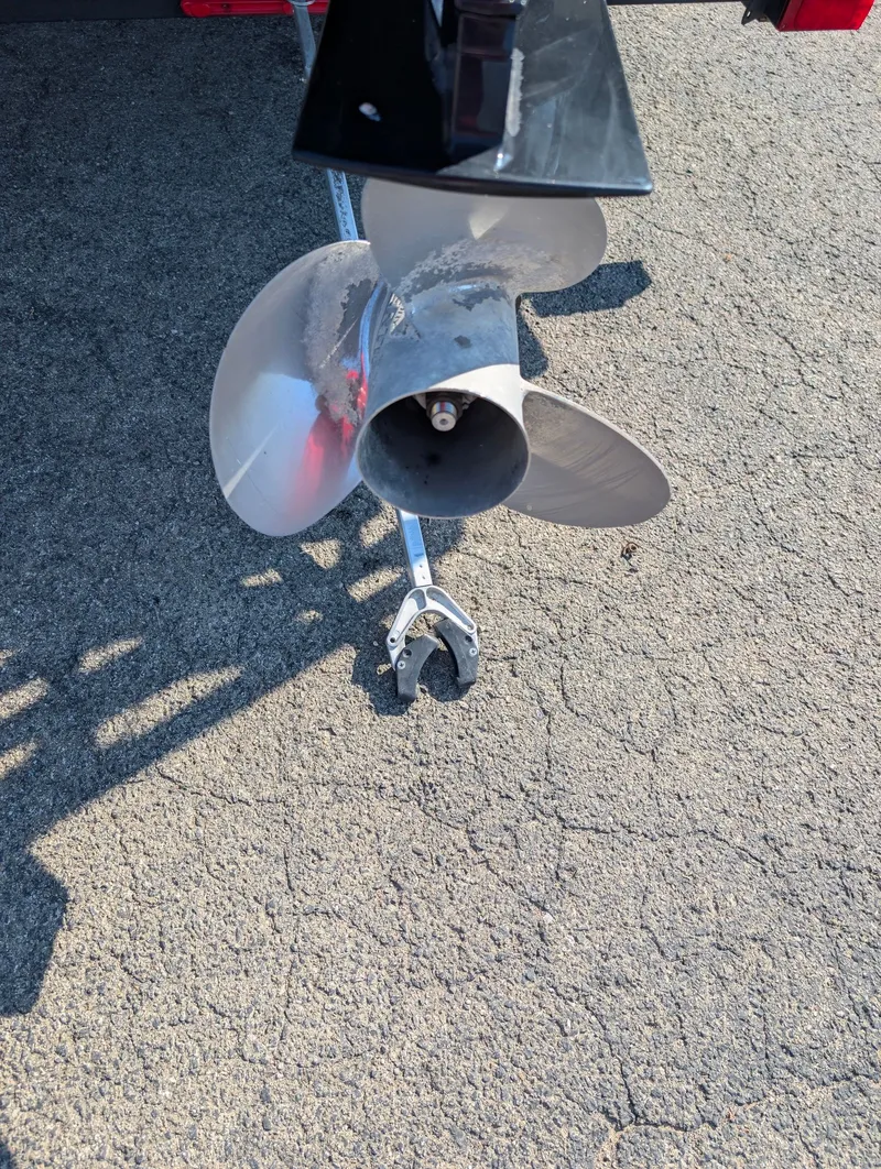 Slide: The Image of Tracker Sport 22DLX Fish 2020 - 16