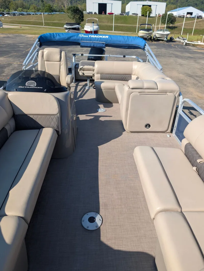 Slide: The Image of Tracker Sport 22DLX Fish 2020 - 2